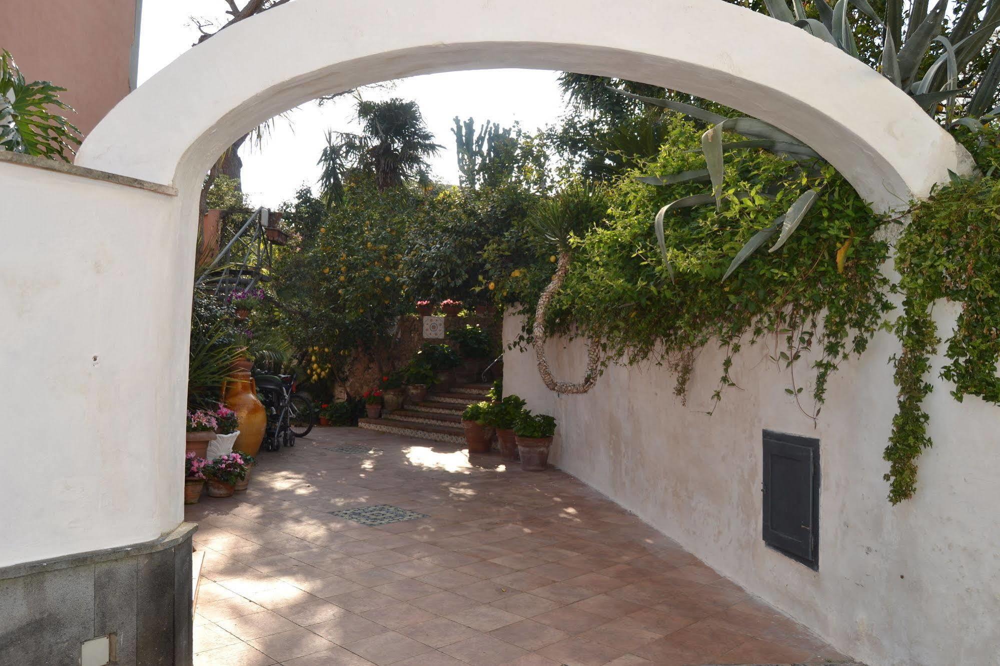 Piccolo Tirreno Hotel Residence Procida Ngoại thất bức ảnh